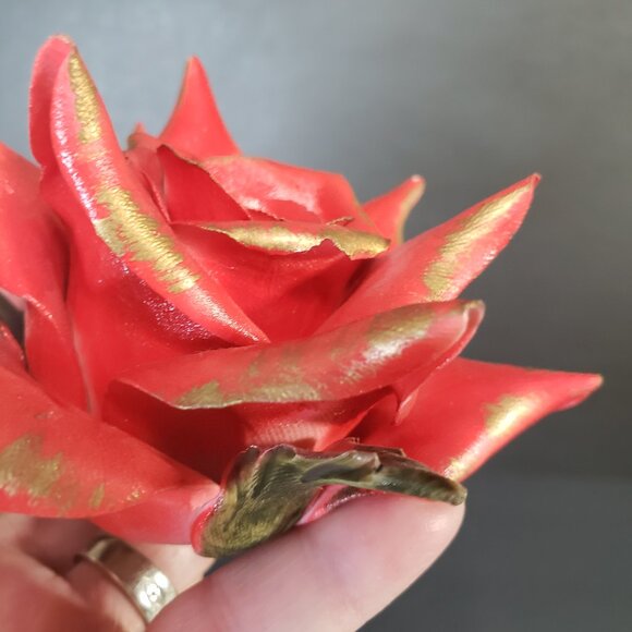 Beautiful Vintage Capodimonte Fine Porcelain Red and Gold Rose Figurine 7" - Picture 9 of 10